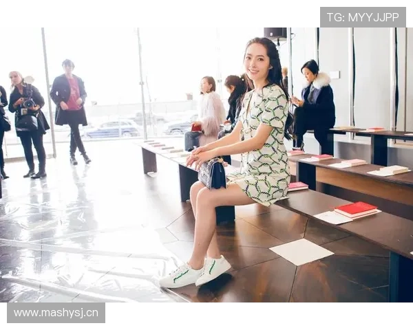 郑思维比赛结束直接换运动鞋逛街,这画风也太随性了吧? 郑思维比赛结束直接换运动鞋逛街,这画风也太随性了吧?