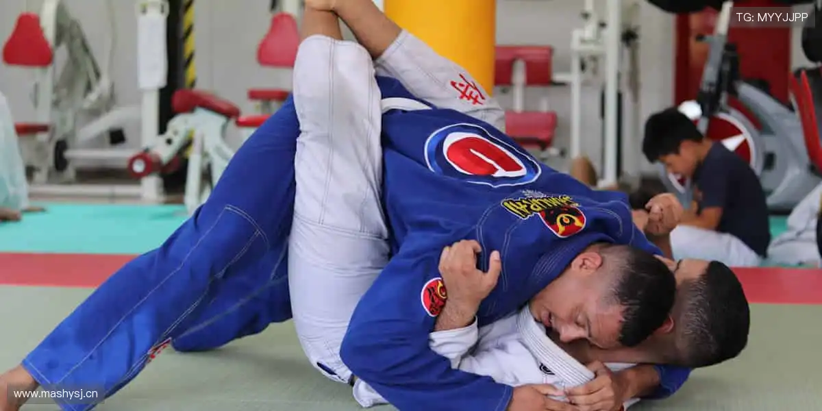 🎮 互动直播,弹幕狂欢,和百万球迷一起嗨翻全场!